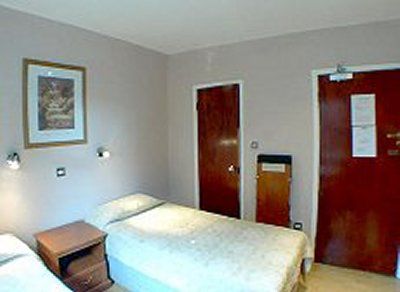 Premier West Th Hotell London Exteriör bild