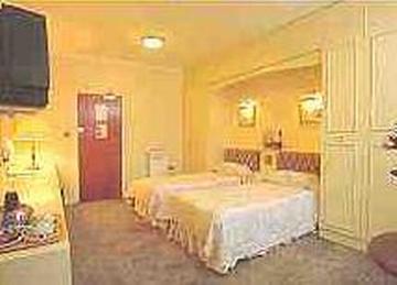 Premier West Th Hotell London Exteriör bild